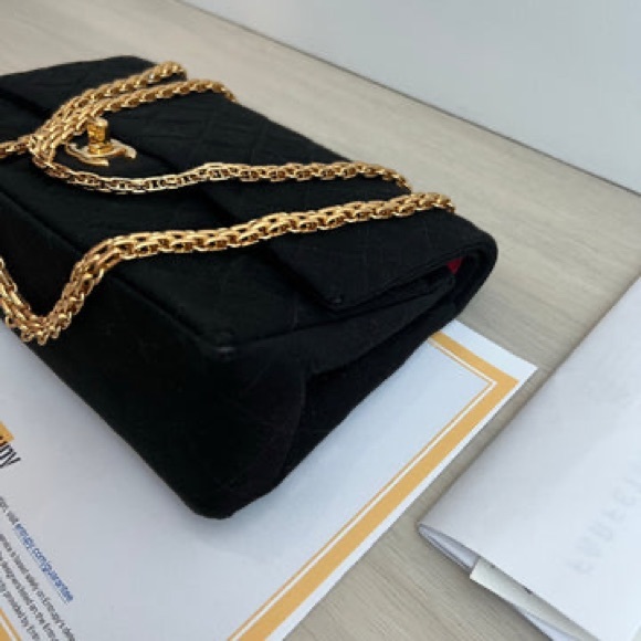 CHANEL CLASSIC FLAP BAG (AUTHENTIC) - Picture 10 of 16